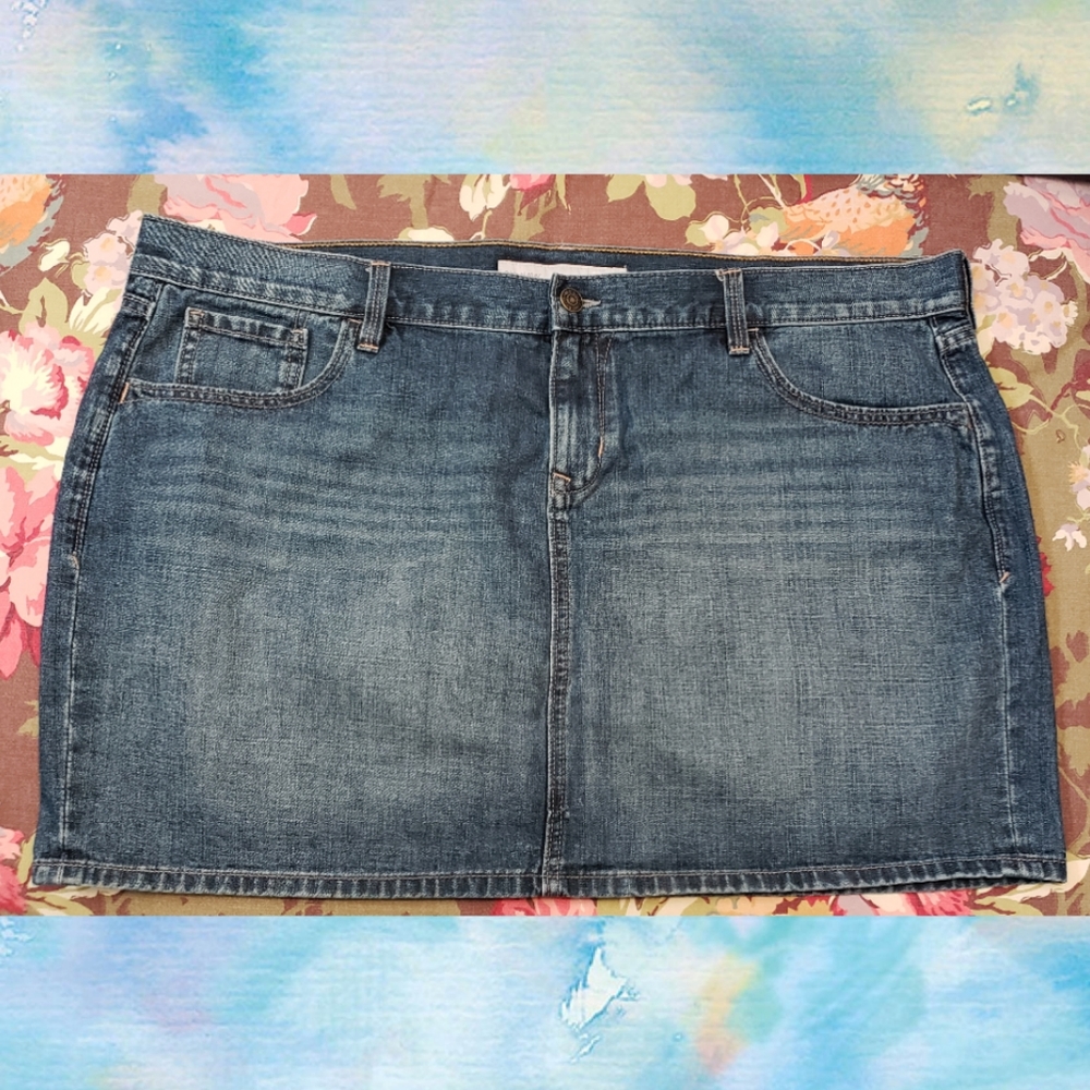 SOLD-Old Navy Whiskered Denim / Jean Skirt